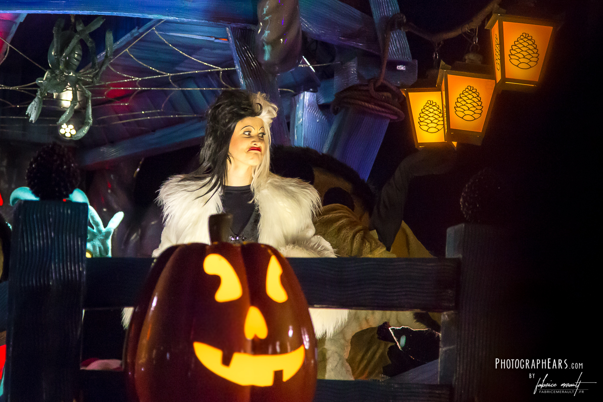 Parade - Disneyland Paris Halloween Party 2018 - Cruella Devil