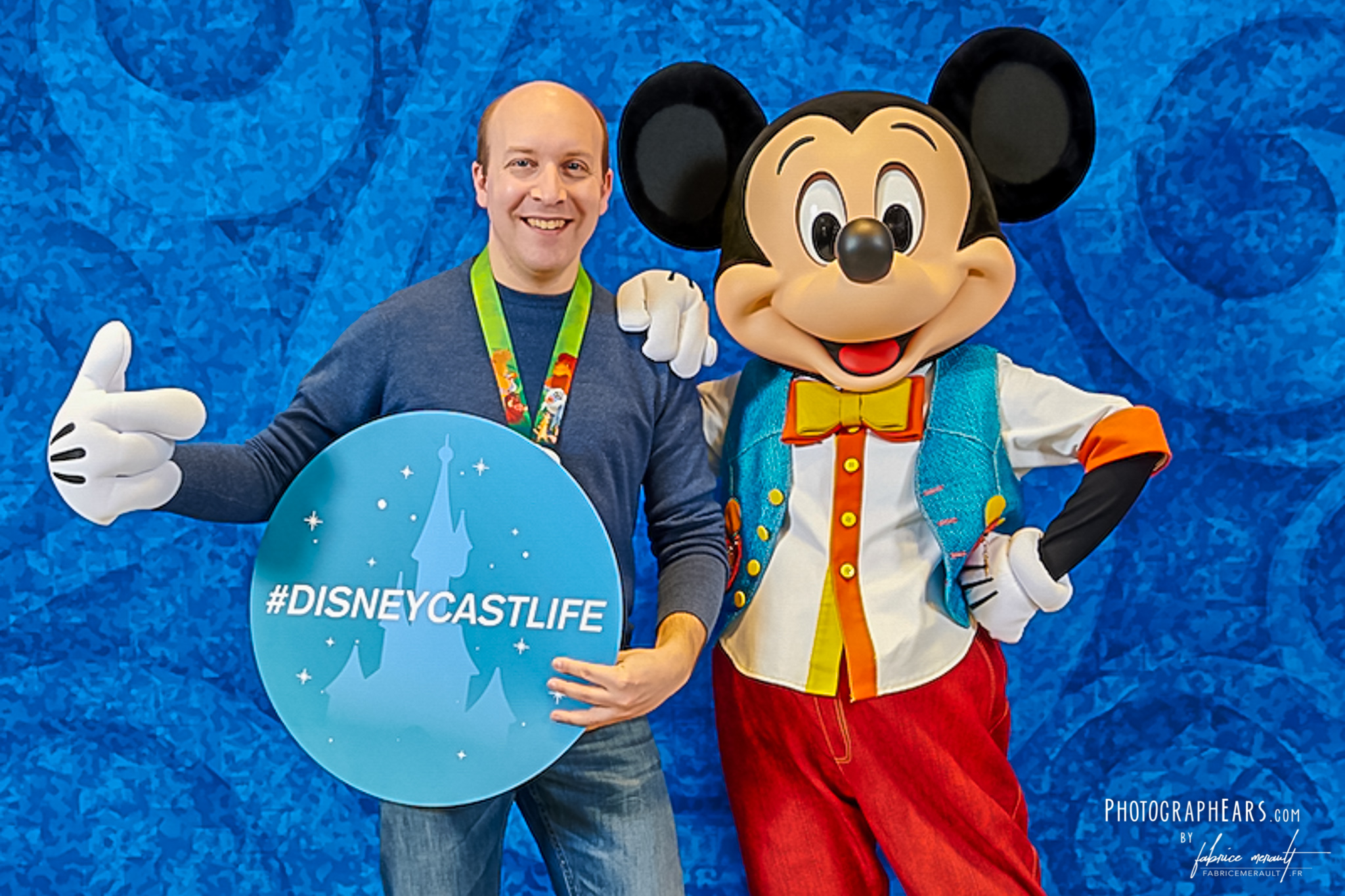#DisneyCastLife - Fabrice, Cast Member photographe à Disneyland Paris et Buzz Member... photo avec mon pote Mickey