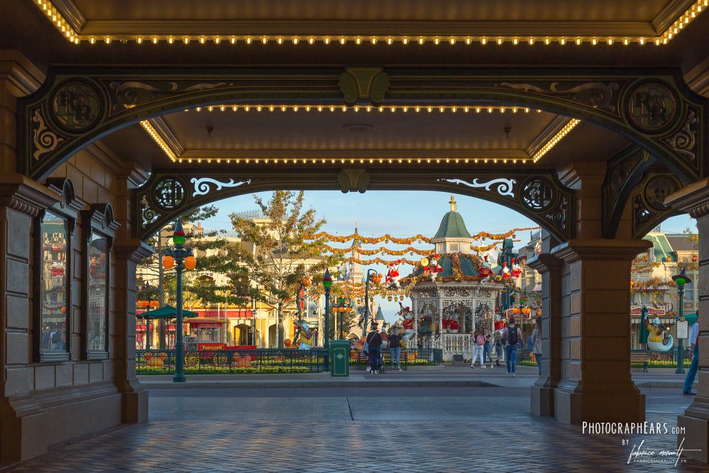 Disneyland Paris Halloween Festival 2018 - Sous la gare de Main Street USA