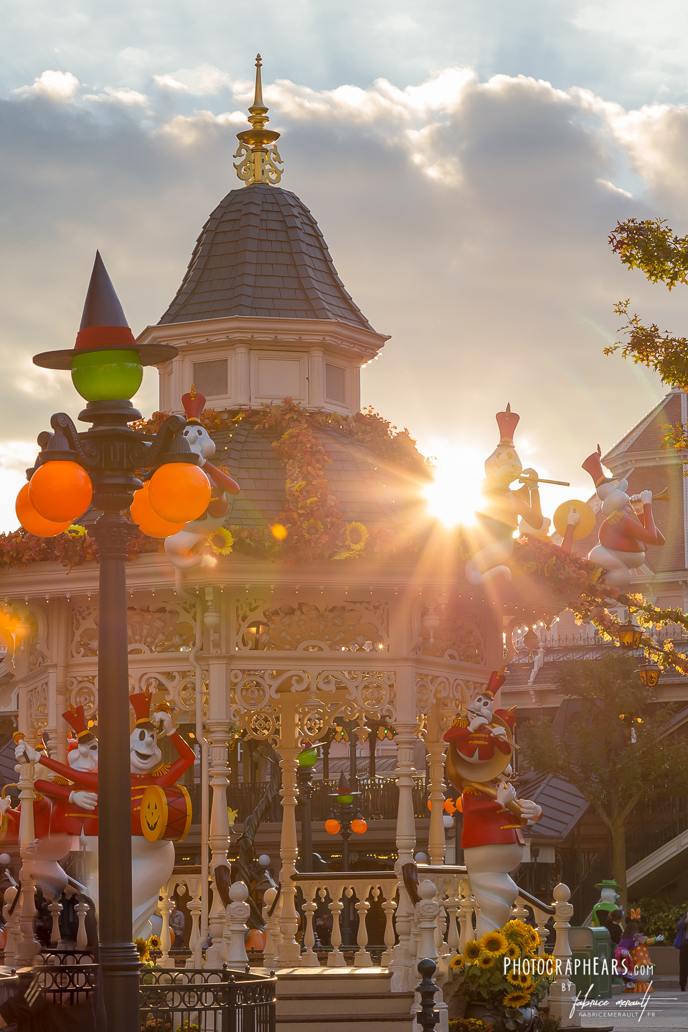 Disneyland Paris Halloween Festival 2018 - Gazebo de Town Square