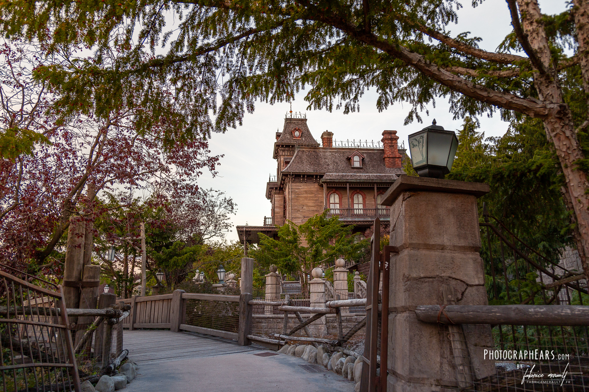 Phantom Manor, à la tombé de la nuit