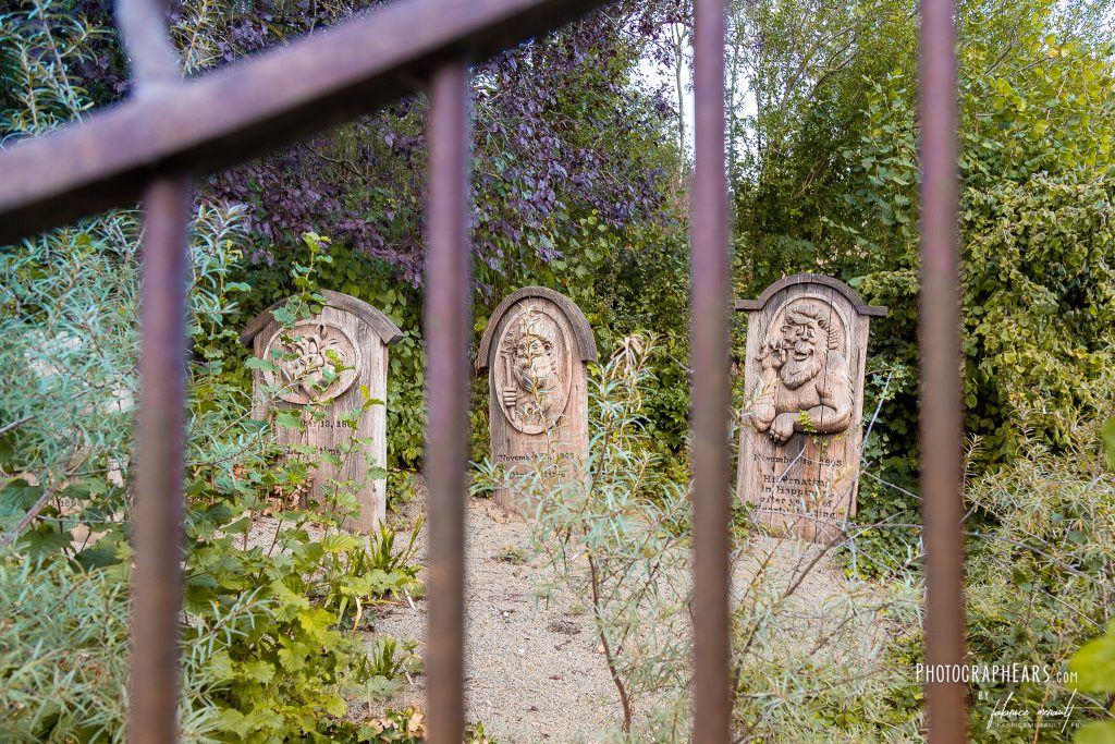 Cimetière de Phantom Manor, au couché du soleil