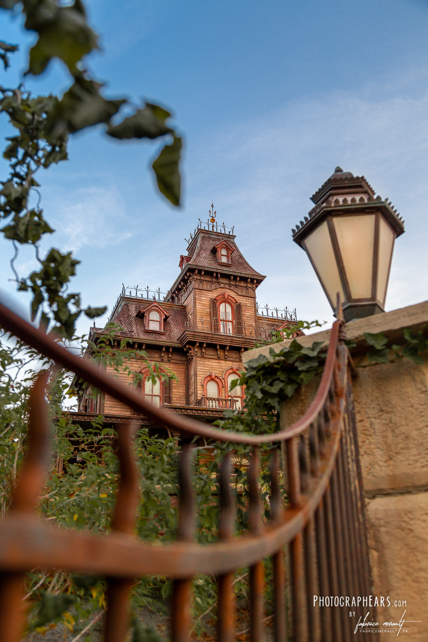 Phantom Manor, au couché du soleil