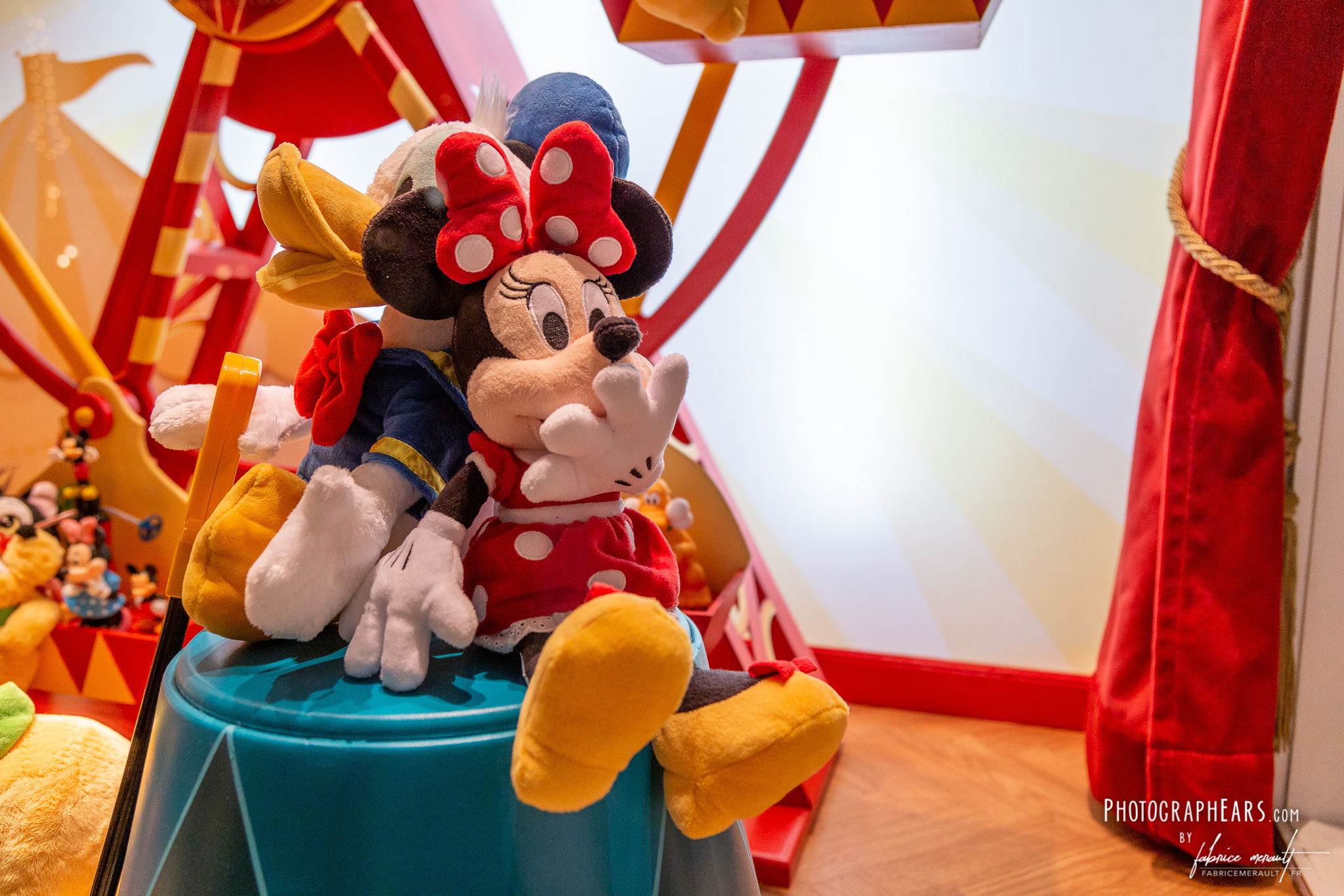 Minnie, et Donald, en vitrine sur Main Street USA