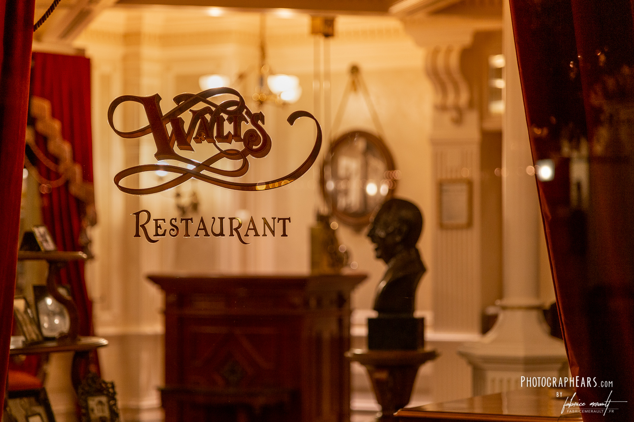 Restaurant Walt's — Disneyland Paris de nuit
