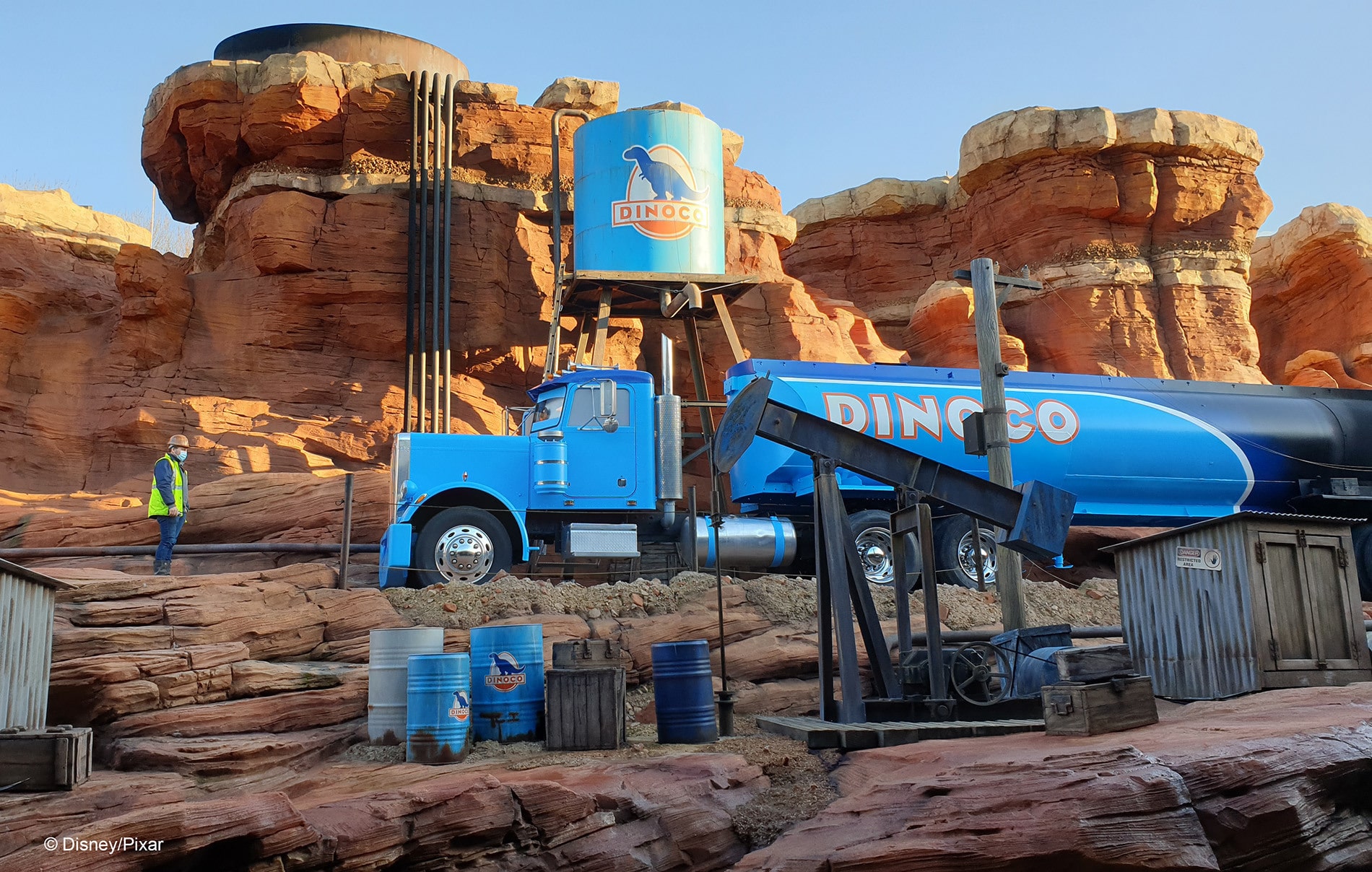 Camion Dinoco à Catastrophe Canyon — Nouvelle attraction Cars Route 66 Road Tripe