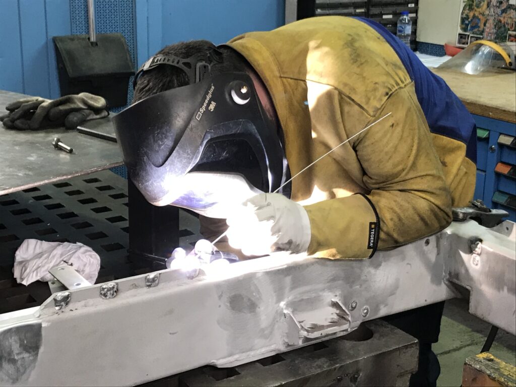 Les chaudronniers sont formés en interne à la soudure et à la ferronnerie