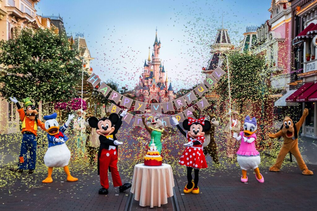 Photo of Happy Virtual Birthday, avec Mickey, Minnie, et leurs amis