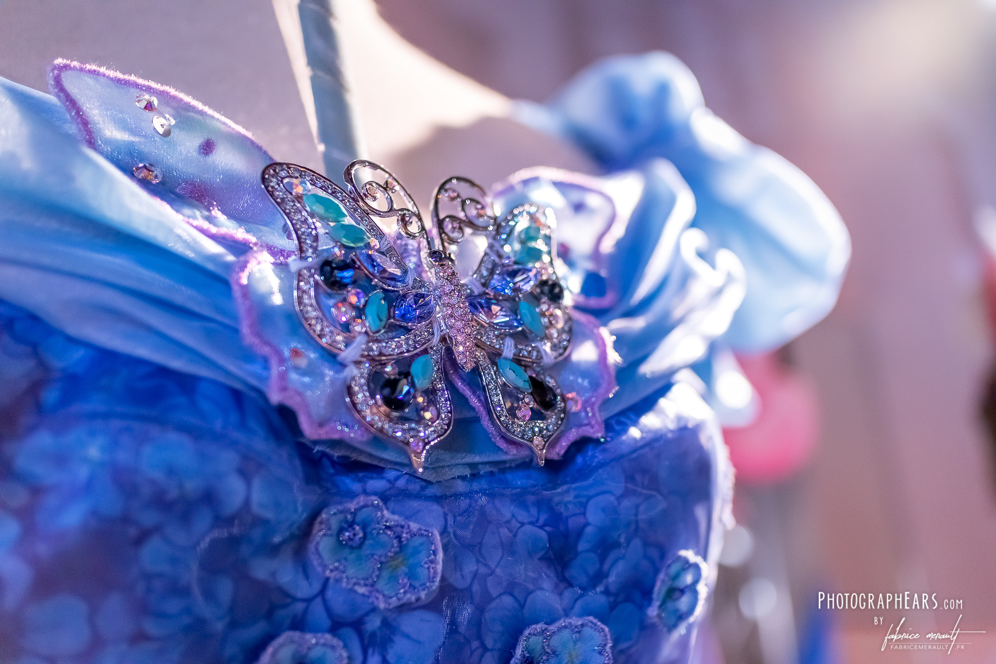 Bijoux sur la robe de la princesse Cendrillon à Disneyland Paris