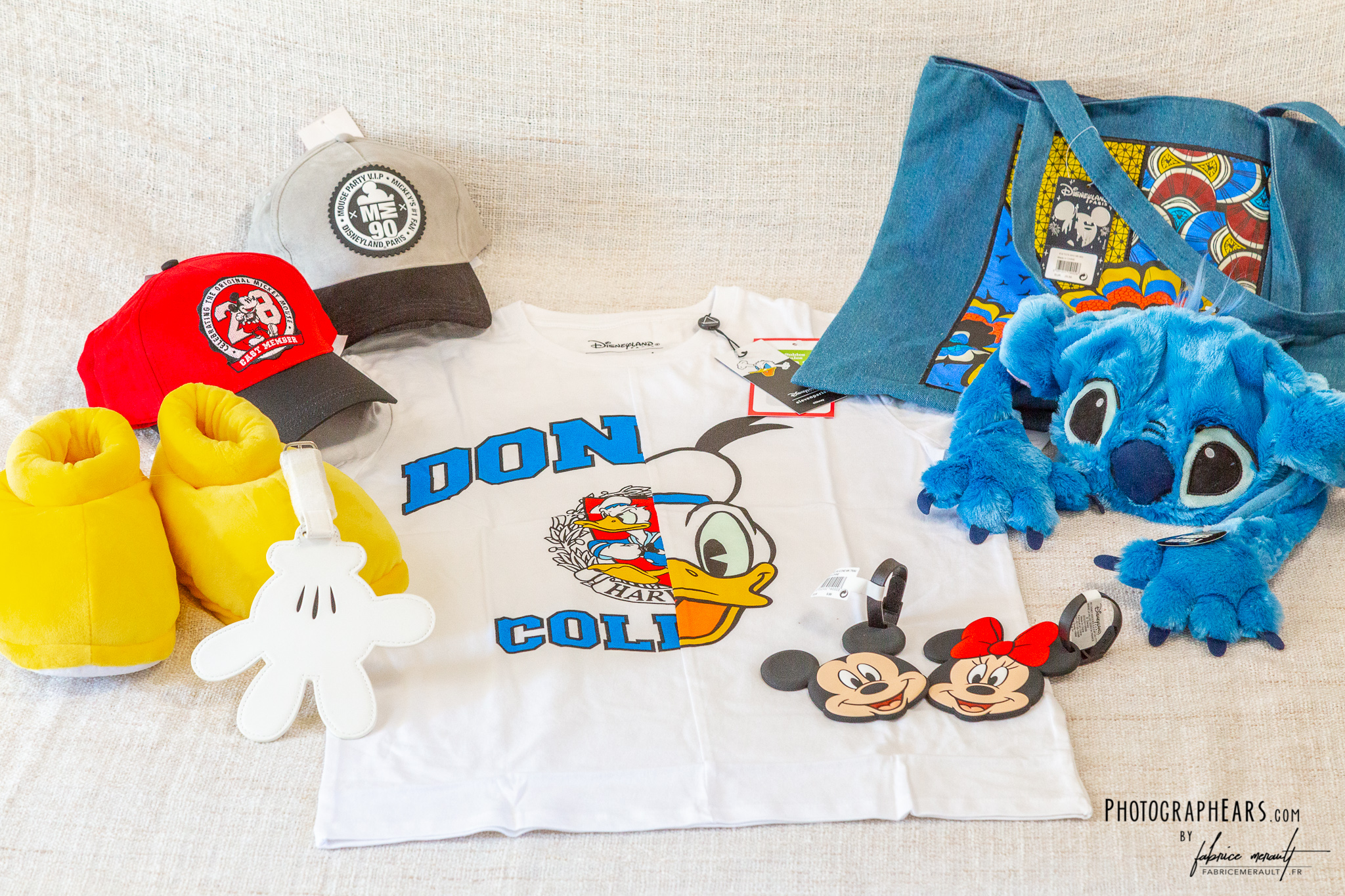 Haul — Braderie Cast Member #3 ... tee-shirts, casquettes, chaussons Mickey, bonnet Stitch, ...