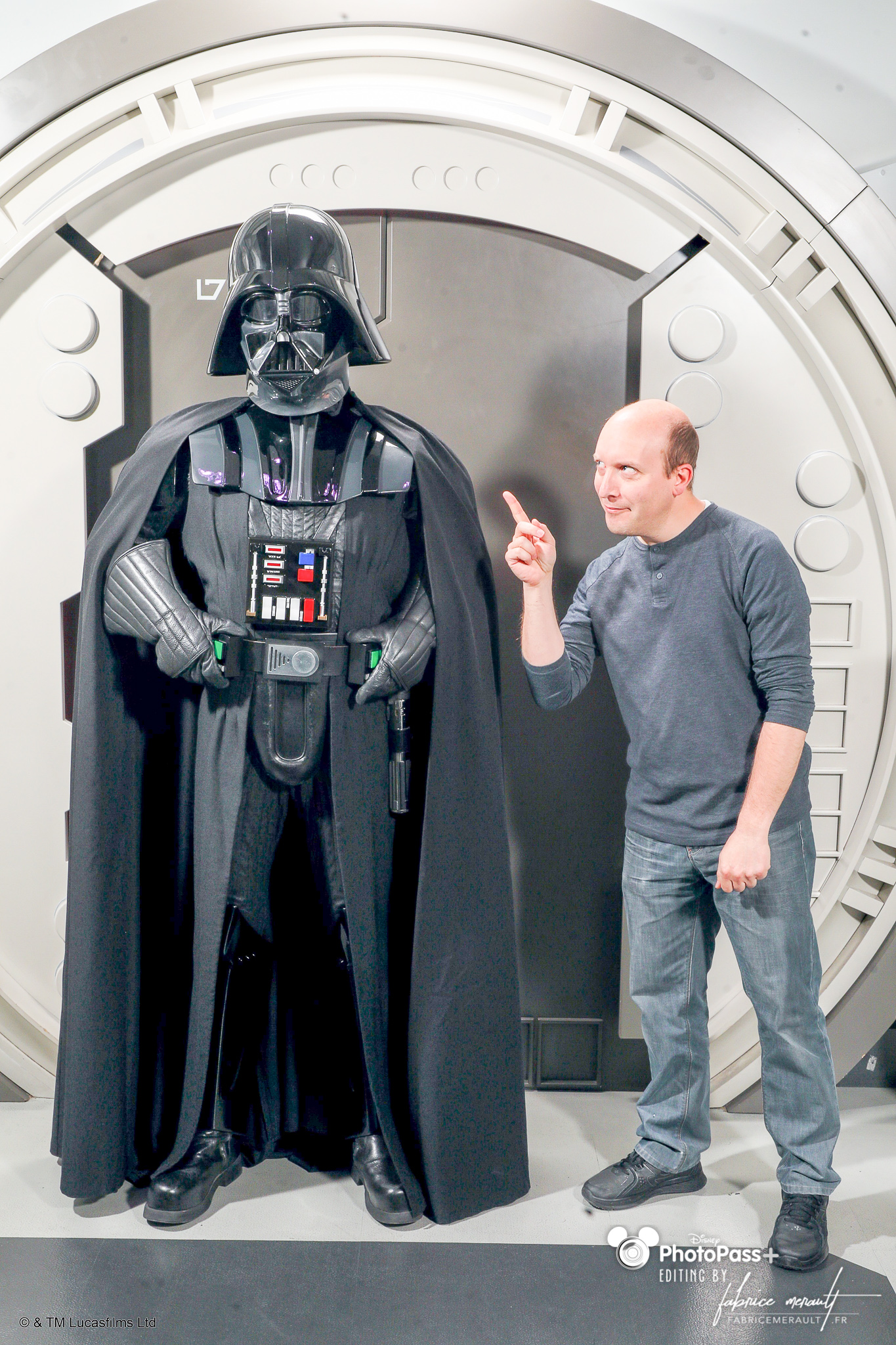 Fabrice, photographe PhotoPass à Disneyland Paris — Photo avec Dark Vador