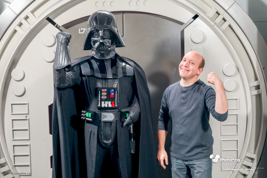 Fabrice, photographe PhotoPass à Disneyland Paris — Photo avec Dark Vador