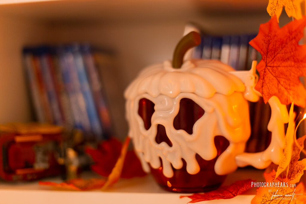 Déco d'Halloween... Disney ! — Chope à pop-corn, pomme empoisonnée rouge